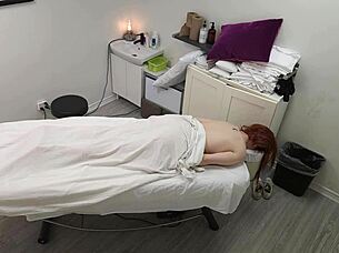 נתתי עיסוי לאישה חמה שיער אדום טרופי אבל היא רצתה עוד