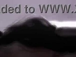 이 백인 창녀가 세컨드 라이프에서 나한테 개처럼 박자고 초대했어?