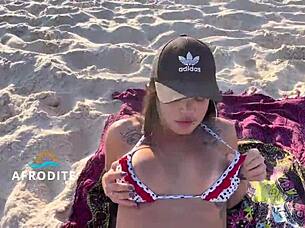 i masturbated on the beach and the naughty vendor saw everything on insta ofcafroditerj