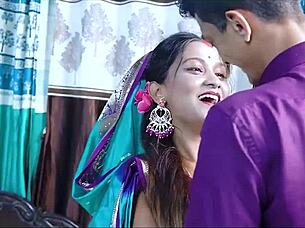 Indian Bhabhi In Sari Gets Soft Cunilingus And Squirts In Bedroom POV!