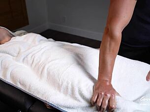 The pervert masseur makes clients squirt outdoors with fingering and screaming