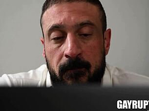 Di Perkhidmatan Anda: Marco Napoli Dan Eddie Patrick Bengkok Untuk Aksi Kote Besar.