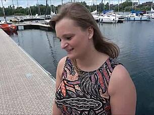 Tretboot-Fick Mitten Auf Dem See