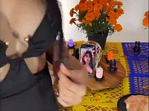 This Sexy Milf Gives An Amazing Blowjob.