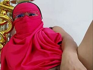 Indian-dressed milf fulfills new year challenge with intense pussy masturbation