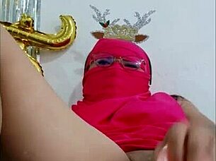 Indian-dressed milf fulfills new year challenge with intense pussy masturbation