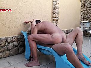 comendo uma bucetinha rosa loira rebolando a bunda branca no pau preto