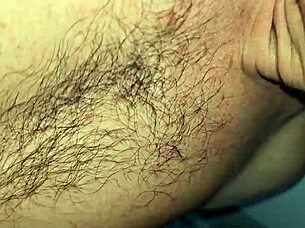 entregador de pizza se deu bem e chegou mesmo na hora que estava acontecendo sexo no quarto do hotel