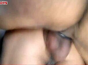 comendo uma bucetinha rosa loira rebolando a bunda branca no pau preto