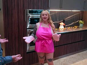 much older boyfriend meets the parents on thanksgiving with skylar vox