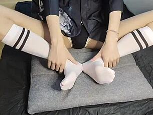 Feet fetish slim gay teen with beautiful feet sucking toes!