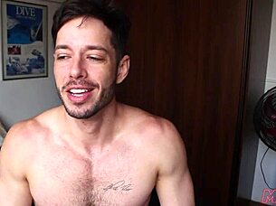 novinho came to give me the ass hidden in the xv�deos red