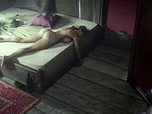 Wow, två stora kukar överraskar verkligen den där MILF:en i denna heta 3D futa-tresom!