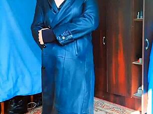 Twerking big white ass on webcam