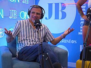 Kata Sanchez cums on vibrating machine. Hot milf in miniskirt wet pussy