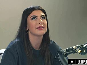 The attractive gal ritchie demonstrates how women orgasm in an up-close solo masturbation scene.