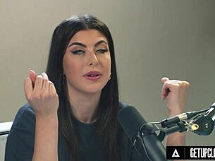 The attractive gal ritchie demonstrates how women orgasm in an up-close solo masturbation scene.