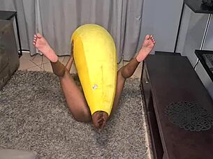Look at this tattooed desi slut humping a big banana up close