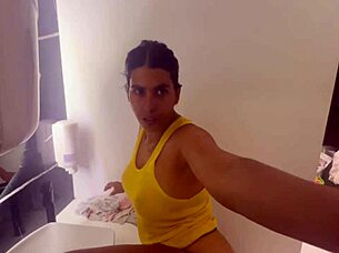 年老いた義父が風呂場で義娘を捕まえ、カオス勃発！