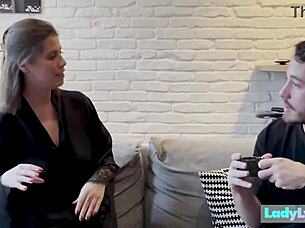 Ladylyne welcomes her guest to the neighborhood with a special treat