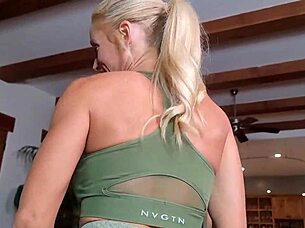 I made hotwife squirt and cum.