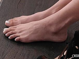 Vanessa Sky indulges Ramon's foot fantasies.