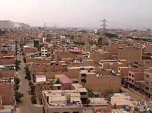 this Peruvian schoolgirl sucks in open air!