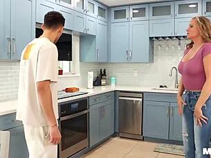 Horny Housewife Boldly Fucks Newcomer Nina Starr