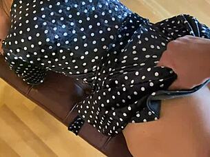 Hot psychologist gives sex therapy in doggystyle! 😏