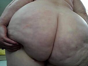 dawnskye's big ass shaking gets worshipped in this retro mature video! 😍