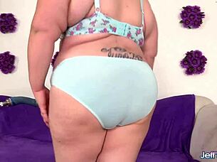 Chubby Bella Bendz in Automated Pussy Fuck