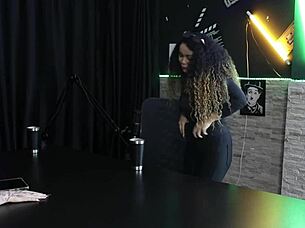 morena safada stripper after live demands, joins orgy without consent