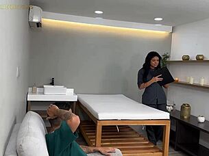 masaje con final feliz cachonda masajista folla pacientes