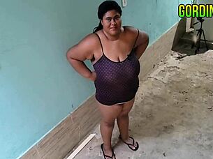 Married woman with big breast gives a blow job to a neighbor man and gets cum on her face