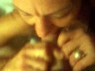 my gf loves sucking my wet cock.