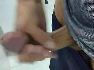 Amateur solo massage session with Braulio in a relaxing environment