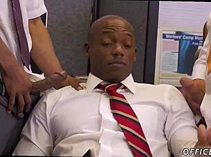 BLACK MEN FIST EACH OTHER WHILE GAY MAN EATS PUSSY!