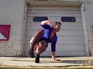 i'm a milf showing my asshole in skirt at the loading docks