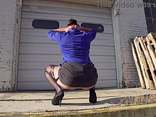 i'm a milf showing my asshole in skirt at the loading docks