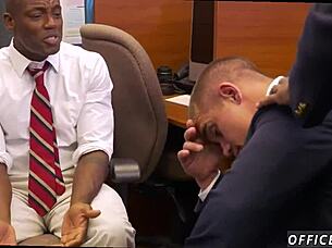 BLACK MEN FIST EACH OTHER WHILE GAY MAN EATS PUSSY!