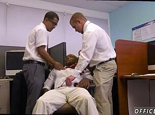 BLACK MEN FIST EACH OTHER WHILE GAY MAN EATS PUSSY!