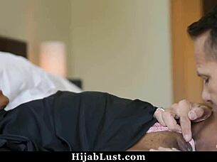 American Guy Helps Shy Hijab Teen