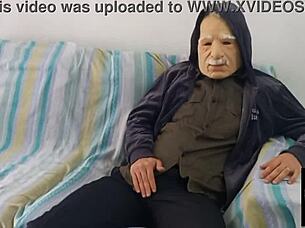 Vov� Ventura dreaming about the empregada