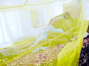 i saw bhabhi's hot body and fucked her