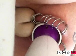 hottie yanks milf tasty luscious toys her cunt