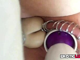 hottie yanks milf tasty luscious toys her cunt