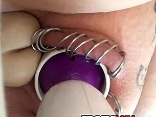 hottie yanks milf tasty luscious toys her cunt