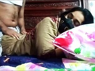 Babu si hraje s velkýma kozy a análkem v hardcore scéně