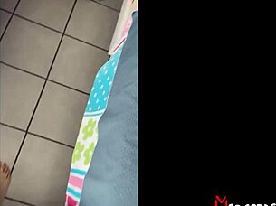 me cojo a mi hermanastro en casa con su vergota bien rica