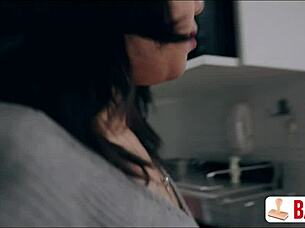 mi primera chamba y soy follada por una mujer muy buena